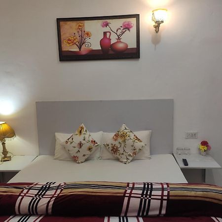 Hotel Solan Regency Esterno foto