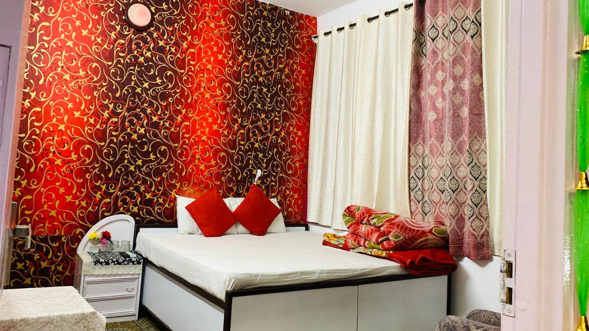 Hotel Solan Regency Esterno foto