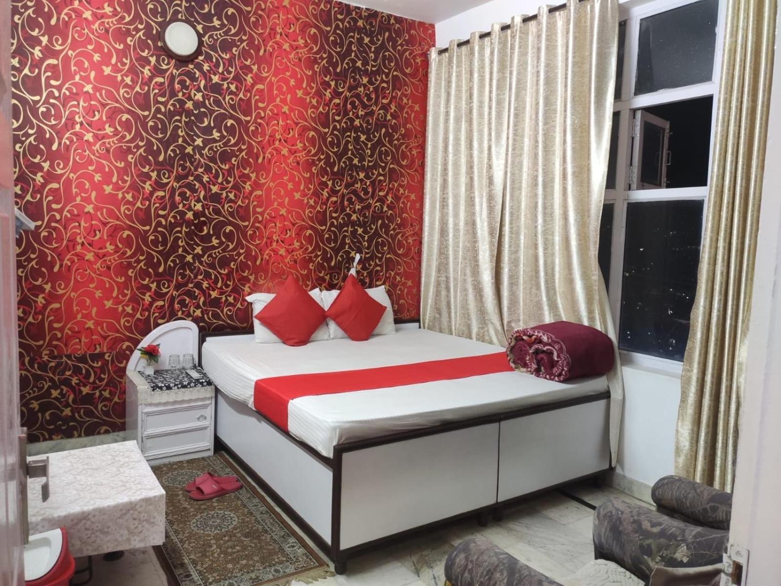 Hotel Solan Regency Esterno foto