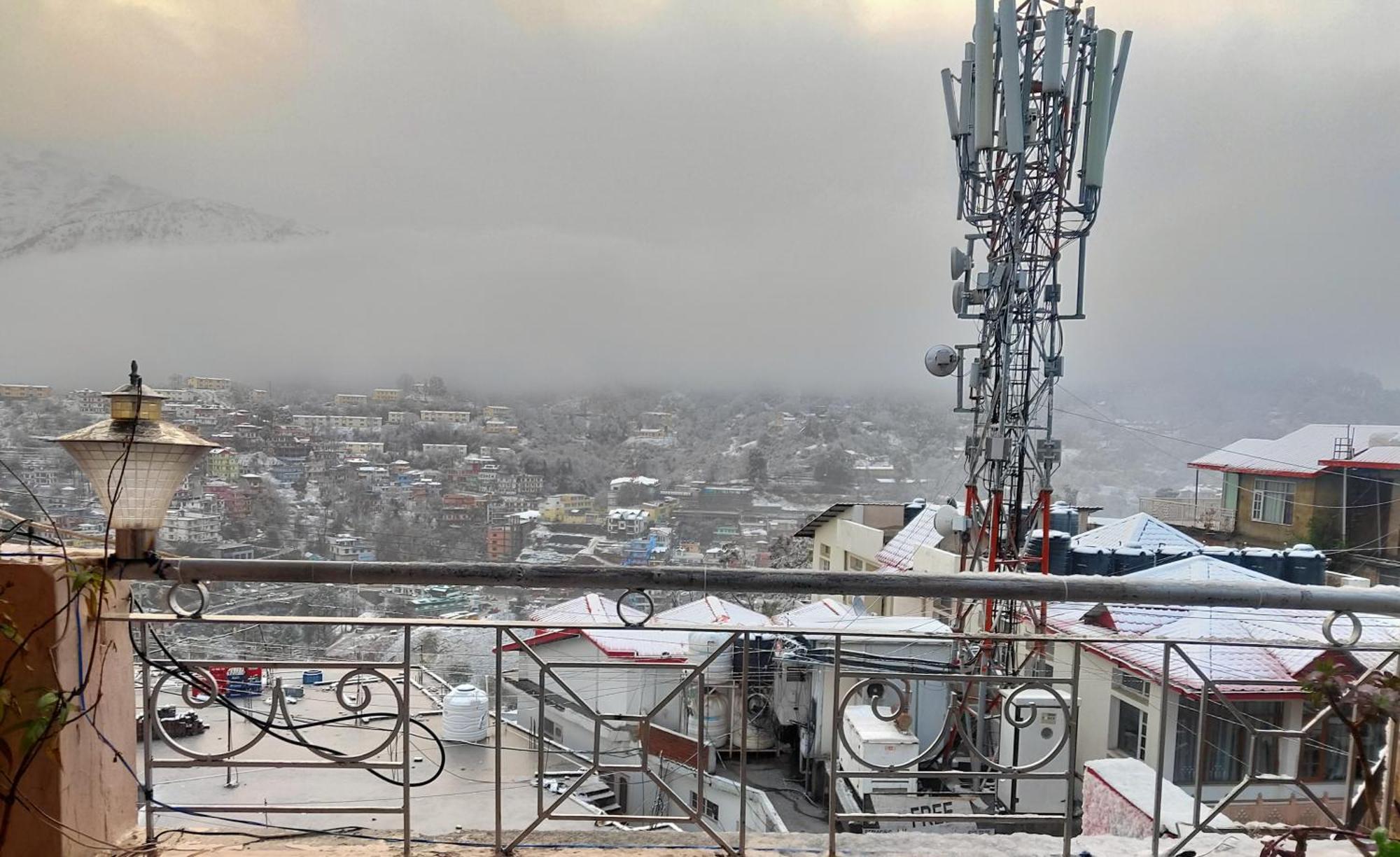 Hotel Solan Regency Esterno foto